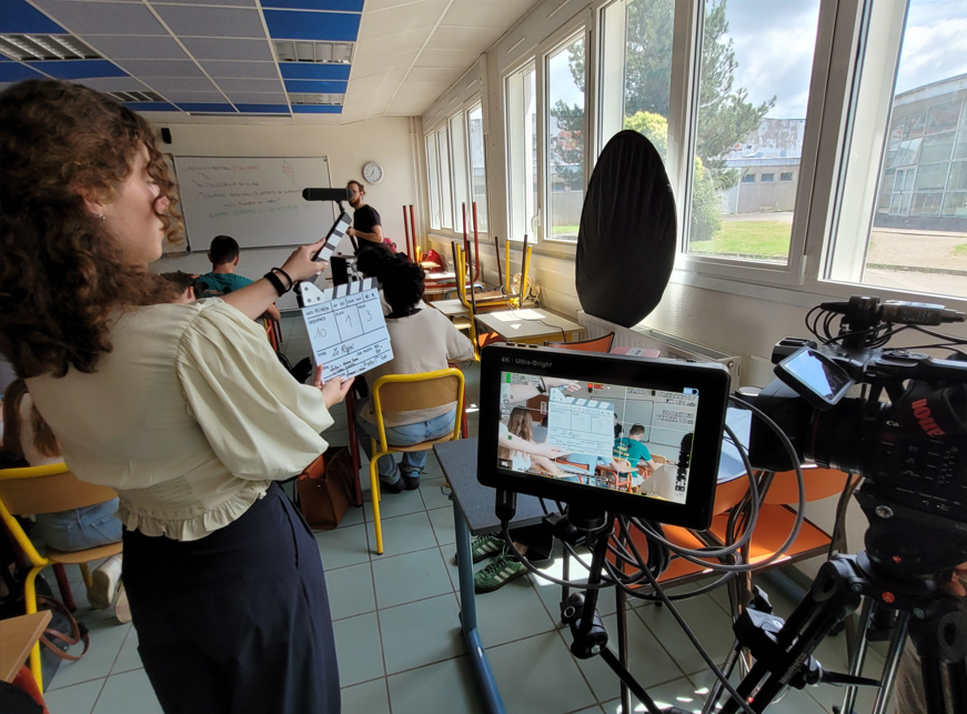 🎬 Tu t'intéresses au cinéma ? Passe derrière la caméra ! 😀 Les Inscriptions 2025–2026  sont ouvertes 